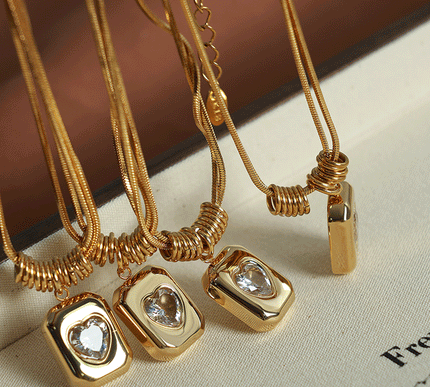 Vintage Heart Pendant Necklace – Gold Tone