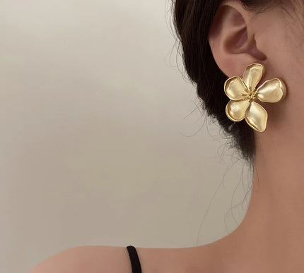 Vintage Gold Plated Metal Flower Stud Earrings for Women