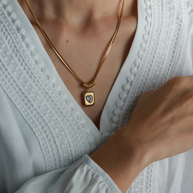 Vintage Heart Pendant Necklace – Gold Tone