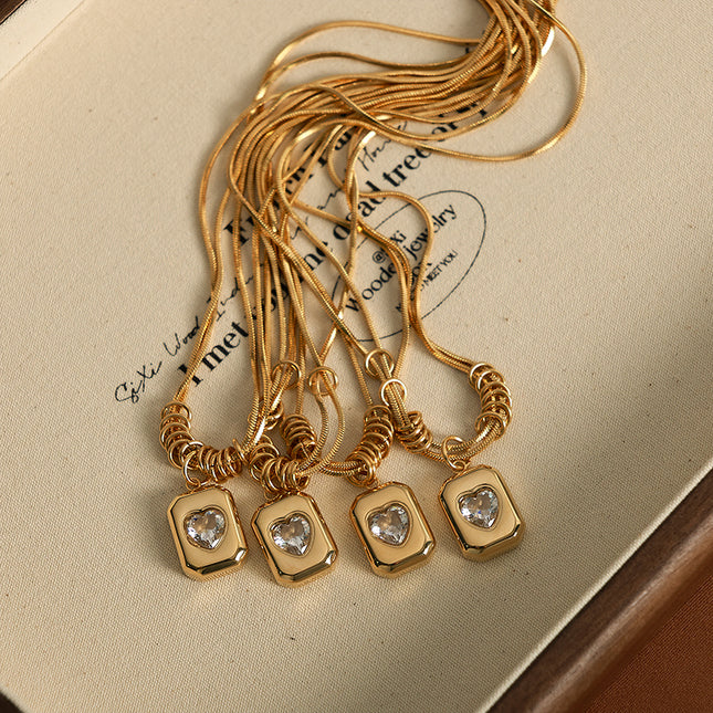 Vintage Heart Pendant Necklace – Gold Tone